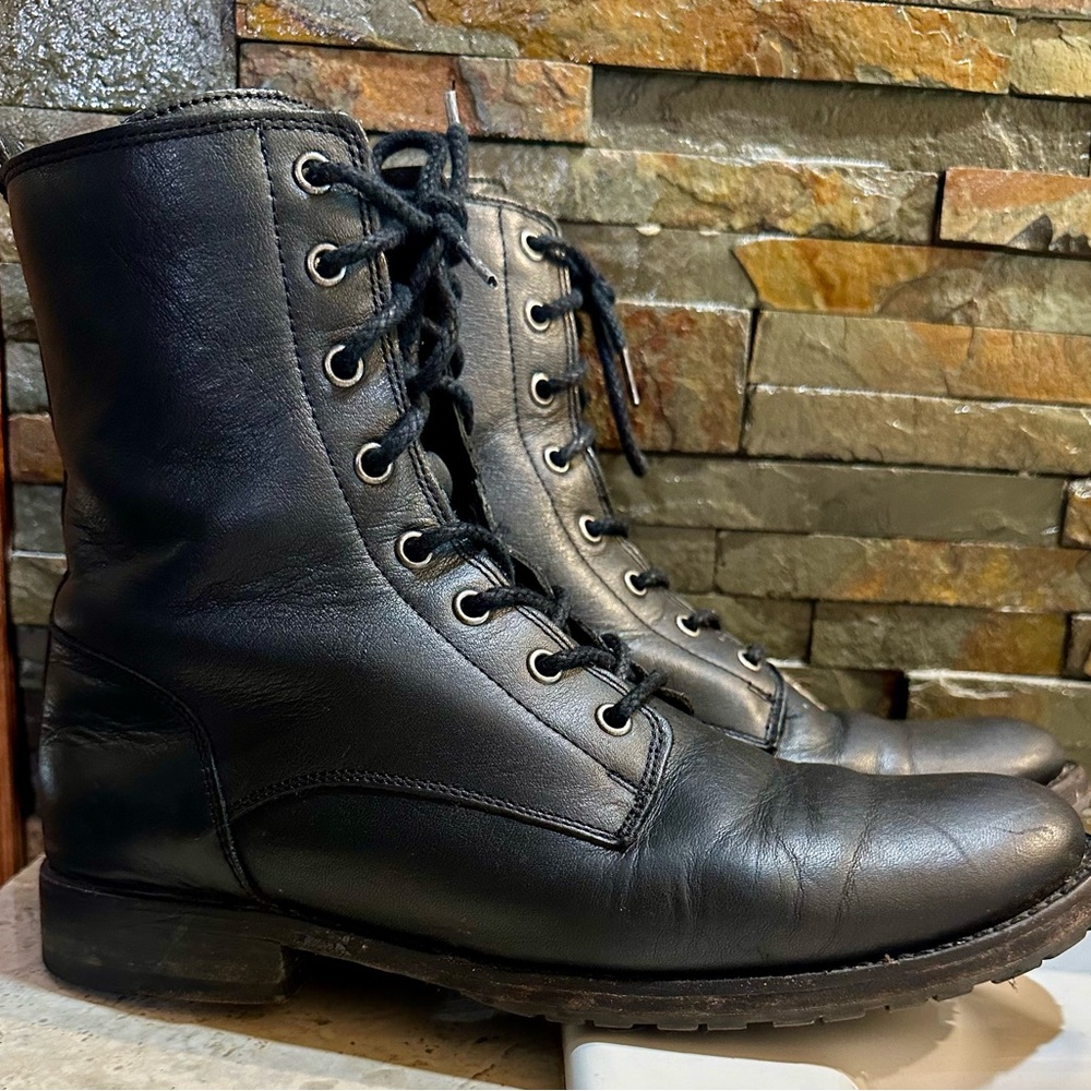 Frye Combat lace up boots size 10/41